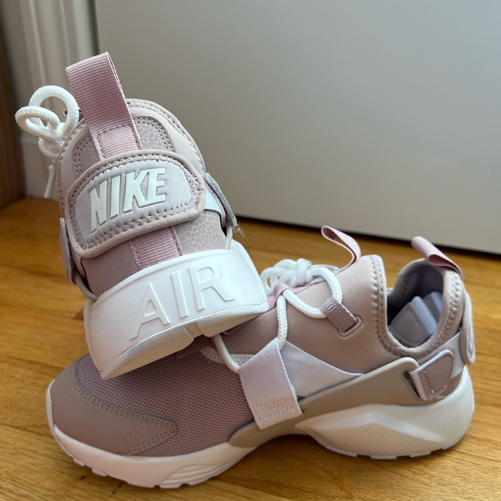 women's nike air huarache city low dusty pink sz 8 NIB